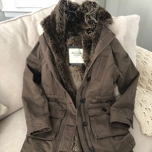 Abercrombie removable faux fur parka size Small
